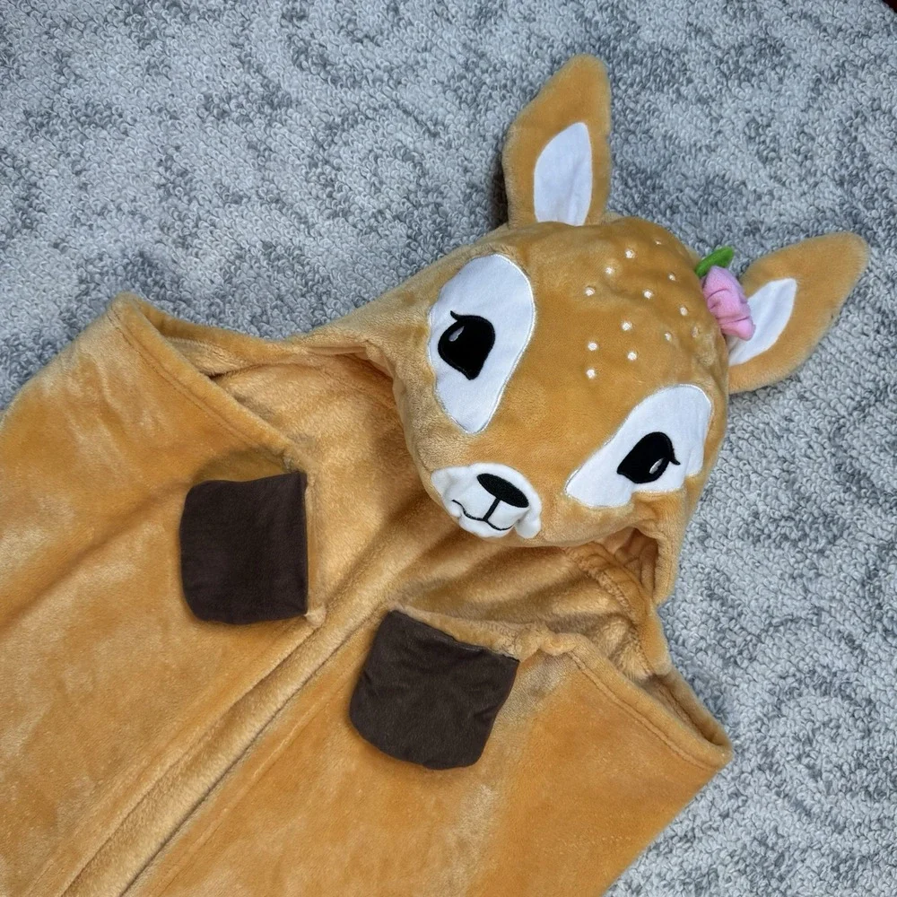 F.A.O. SCHWARZ‎ One Piece Hooded Fleece Reindeer Wrap Soft Cozy Warmth